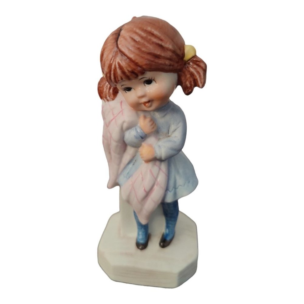 Vintage MOPPETS Little Girl w/Blanket Ceramic Figurine - 1971 Fran Mar Japan